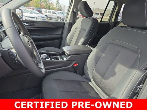 Used 2023 Jeep Grand Cherokee Laredo image 15