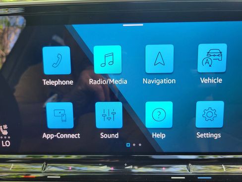Used 2026 Volkswagen Atlas SE FWD image 25