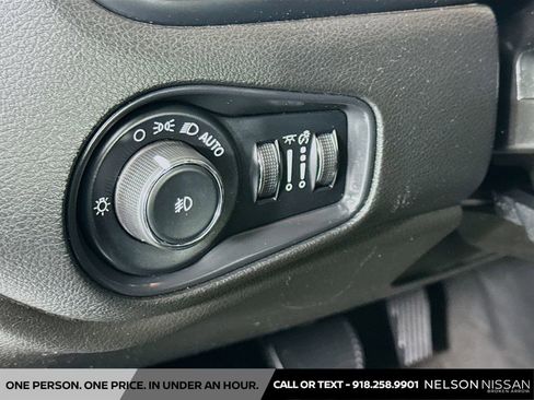 Used 2019 Jeep Renegade Altitude w/ Quick Order Package 2XM AWD/4WD image 10