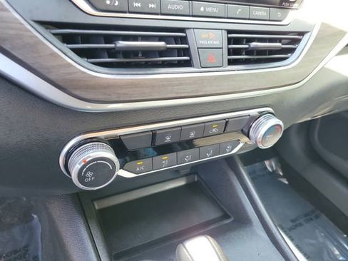Used 2025 Nissan Altima 2.5 SV FWD image 19