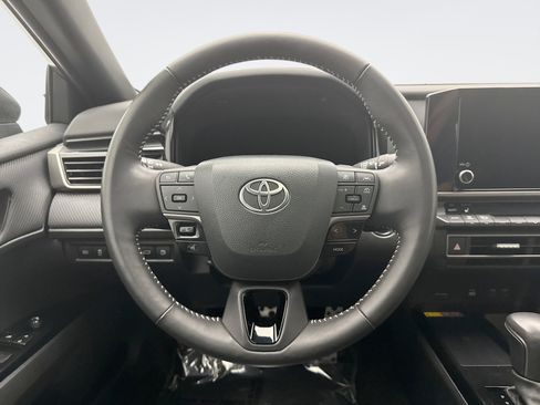 Used 2025 Toyota Camry SE w/ Convenience Package FWD image 12