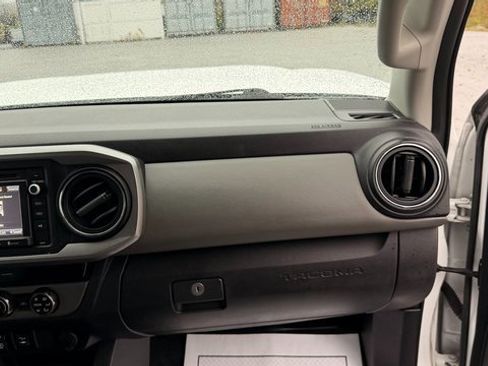 Used 2018 Toyota Tacoma SR5 image 44