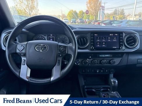 Used 2021 Toyota Tacoma TRD Sport w/ Technology Package image 20