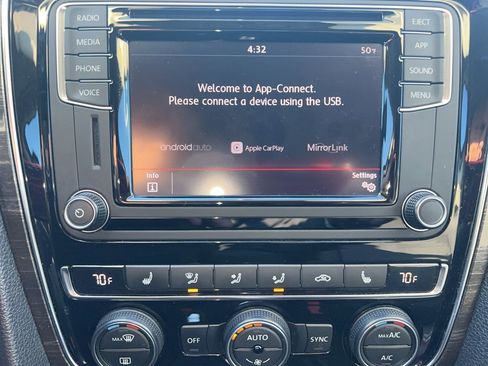 Used 2018 Volkswagen Passat 2.0T SE image 8