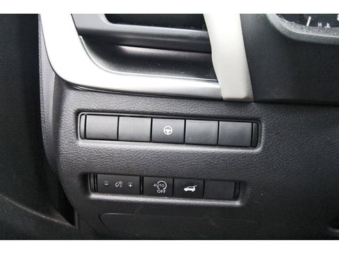 Used 2023 Nissan Rogue SV w/ SV Premium B Package image 17