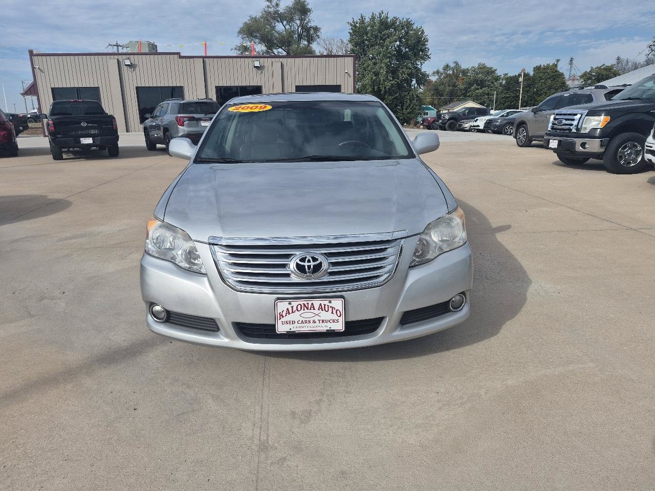 Used 2009 Toyota Avalon Limited FWD image 3