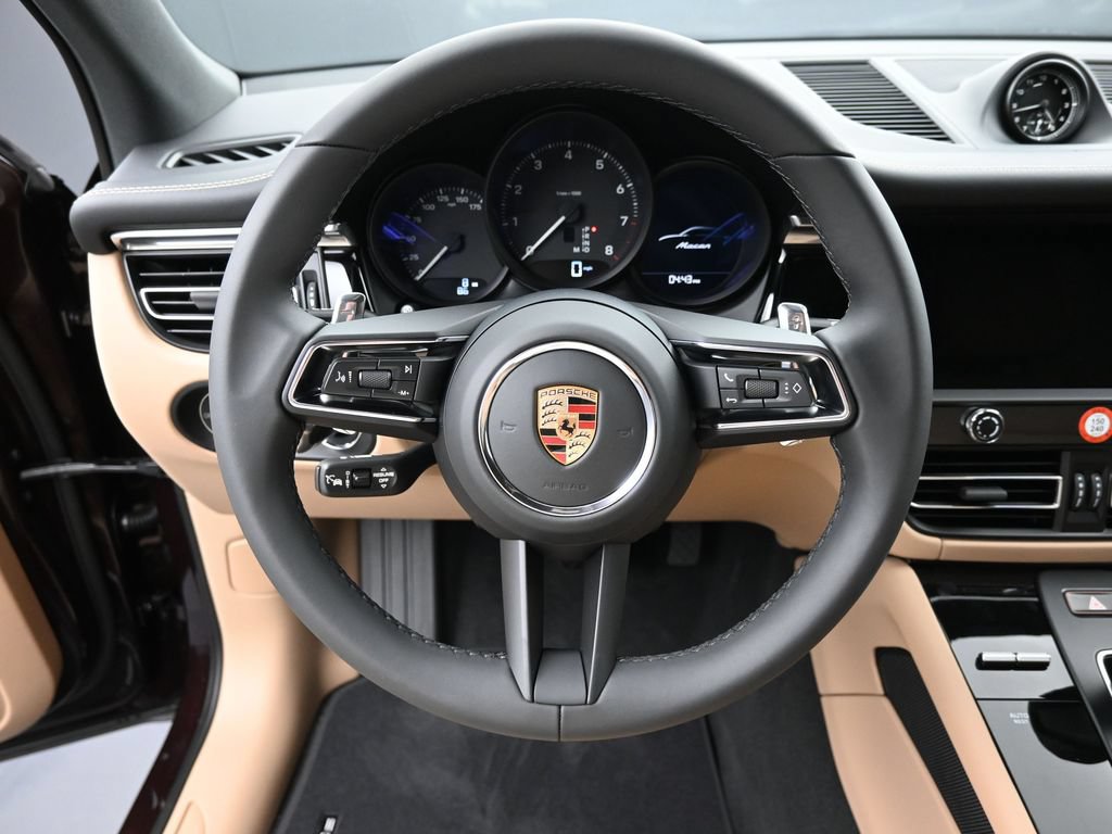 Certified 2026 Porsche Macan AWD/4WD image 8