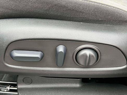 Used 2022 Chevrolet Equinox LS w/ LS Convenience Package image 18