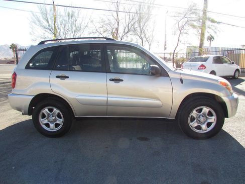 Used 2005 Toyota RAV4 2WD image 2