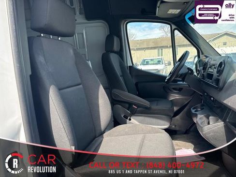 Used 2023 Mercedes-Benz Sprinter 2500 image 12