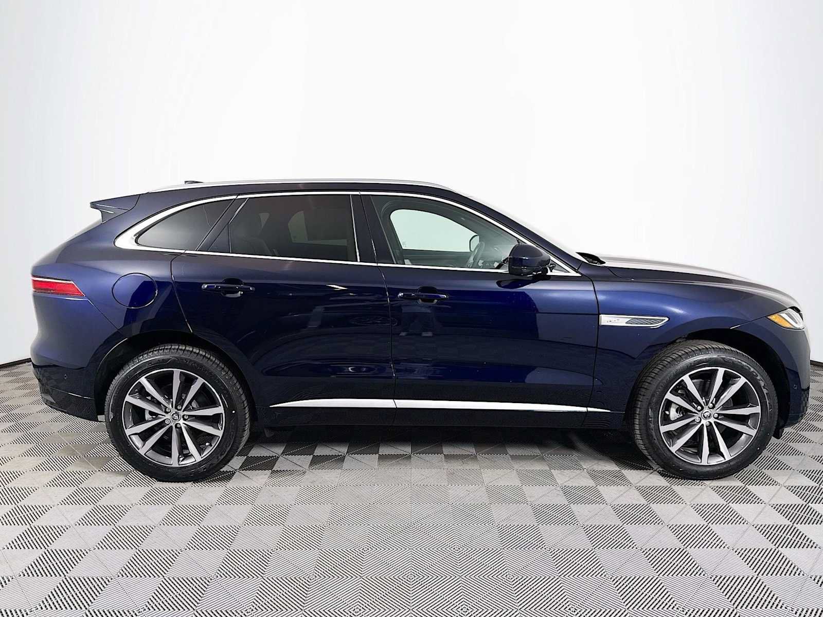 New 2025 Jaguar F-PACE R-Dynamic S AWD/4WD image 4