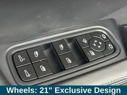 Used 2024 Porsche Cayenne image 17