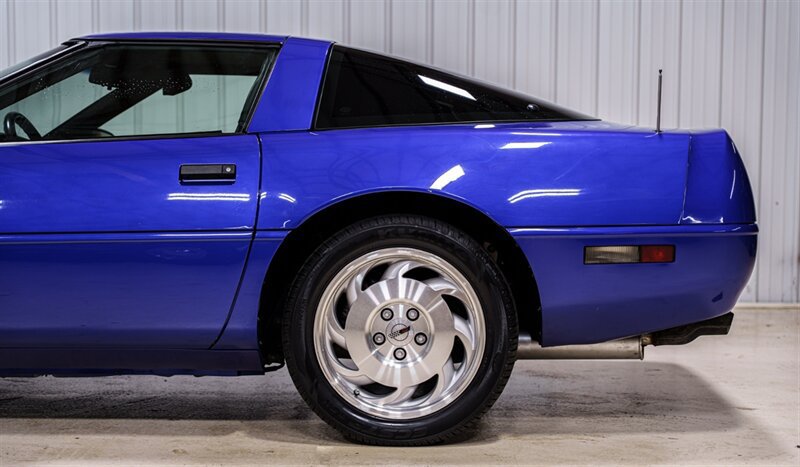 Used 1995 Chevrolet Corvette Coupe RWD image 4