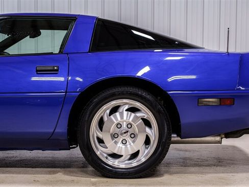 Used 1995 Chevrolet Corvette Coupe RWD image 4