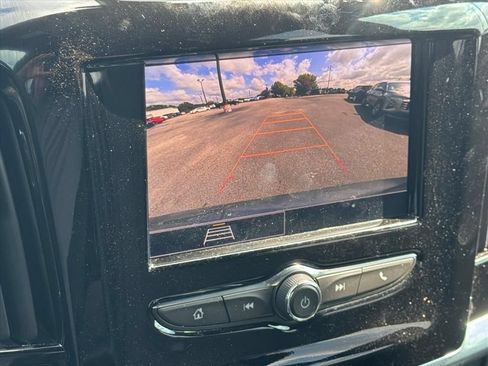 Used 2023 Chevrolet Traverse LT FWD image 25