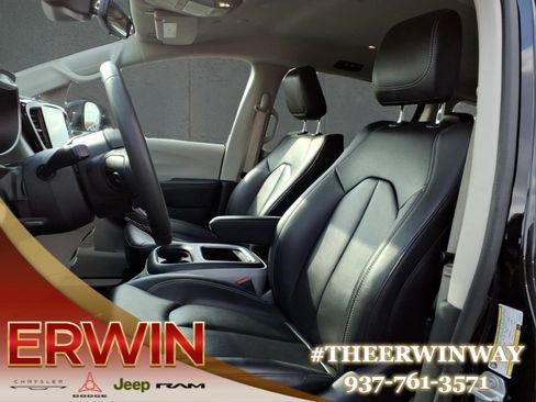 Certified 2024 Chrysler Pacifica Touring-L FWD image 12