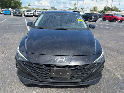 Used 2022 Hyundai Elantra SEL w/ Convenience Package FWD image 2