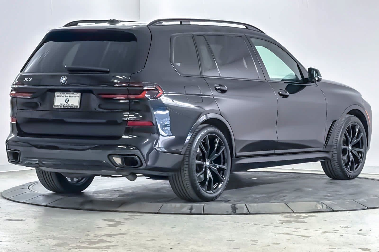 Used 2024 BMW X7 xDrive40i w/ M Sport Package AWD/4WD image 2