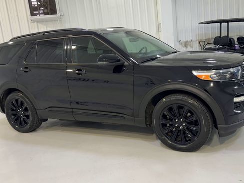 Used 2022 Ford Explorer Limited w/ Equipment Group 301A RWD image 3