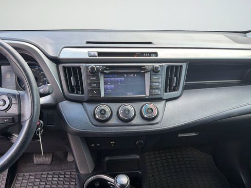 Used 2018 Toyota RAV4 LE w/ All Weather Liner Package AWD/4WD image 17