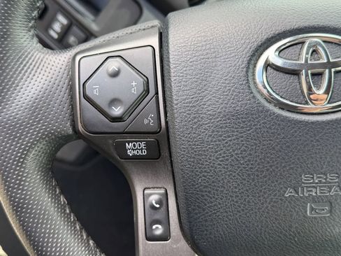 Used 2018 Toyota Tacoma TRD Sport image 15