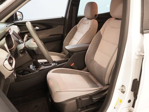 Used 2021 Chevrolet TrailBlazer LS FWD image 3