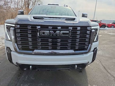 Used 2024 GMC Sierra 2500 Denali Ultimate image 2