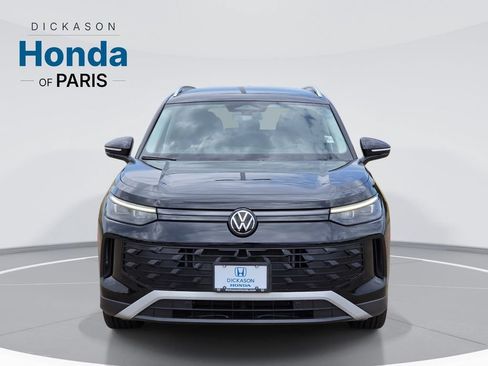 Used 2026 Volkswagen Tiguan SE FWD image 2