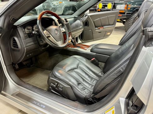 Used 2006 Cadillac XLR image 19
