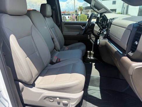 Used 2023 GMC Sierra 1500 SLT w/ X31 Off-Road Package AWD/4WD image 17