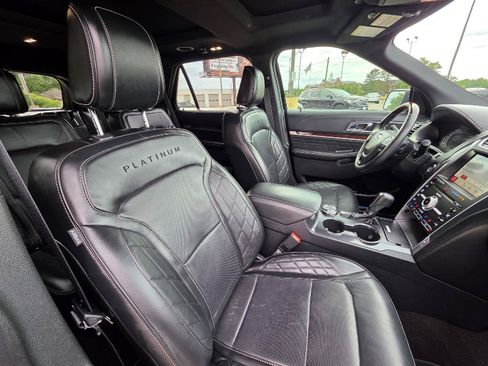 Used 2019 Ford Explorer Platinum AWD/4WD image 35