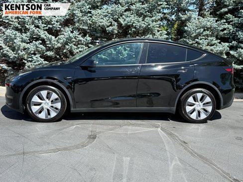 Used 2023 Tesla Model Y Long Range AWD/4WD image 3