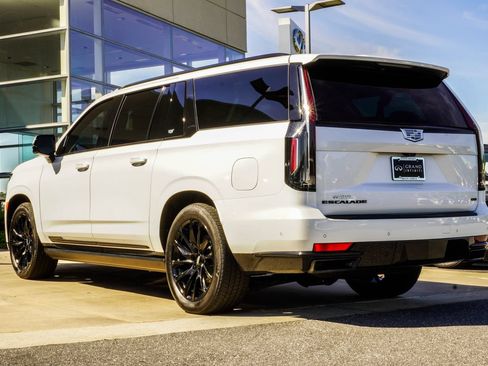 Used 2024 Cadillac Escalade ESV Sport Platinum w/ LPO, ONYX Package AWD/4WD image 10