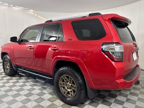 Used 2020 Toyota 4Runner SR5 Premium w/ Moonroof Package RWD image 5