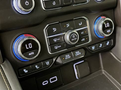 Used 2021 GMC Yukon AT4 image 18