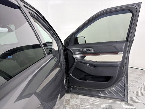 Certified 2017 Ford Explorer Platinum image 31