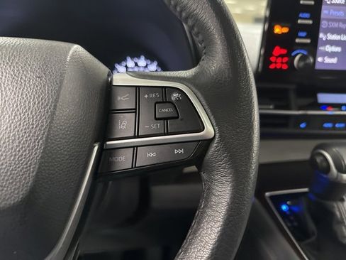 Used 2024 Toyota Sienna XLE image 28