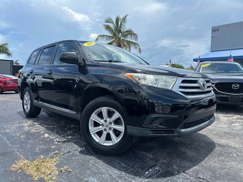 Used 2011 Toyota Highlander 4WD w/ Tow Pkg image 3