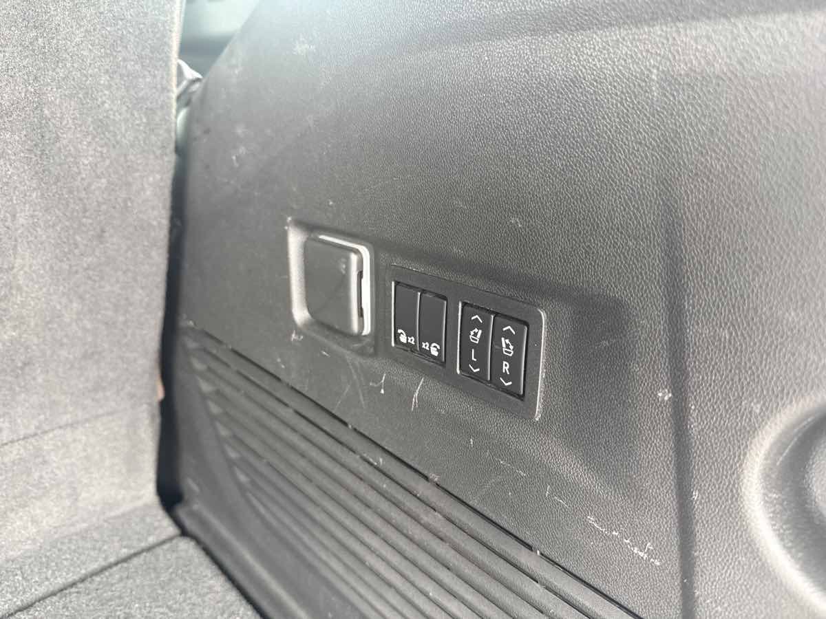 Used 2022 Chevrolet Tahoe High Country AWD/4WD image 22