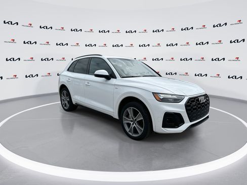 Used 2025 Audi Q5 2.0T Premium image 2