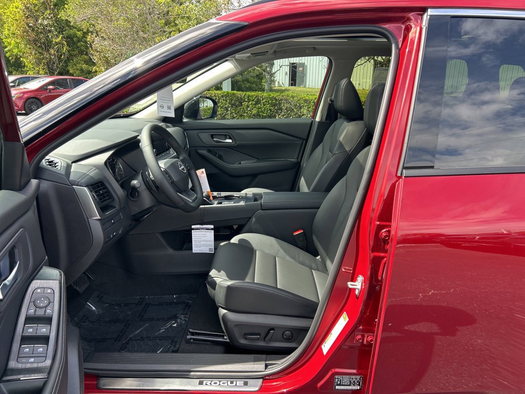 Used 2026 Nissan Rogue Dark Armor FWD image 16
