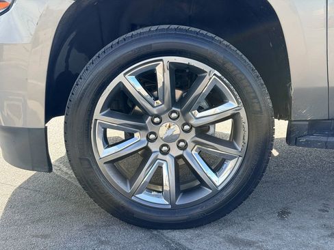 Used 2017 Chevrolet Suburban LT w/ Luxury Package image 30
