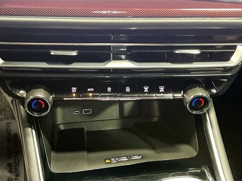 Used 2024 Chevrolet Traverse Z71 w/ Enhanced Driving Package AWD/4WD image 16