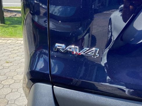 Used 2019 Toyota RAV4 XLE Premium w/ Cold Weather Package AWD/4WD image 31