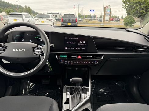 Certified 2024 Kia Niro LX FWD image 24