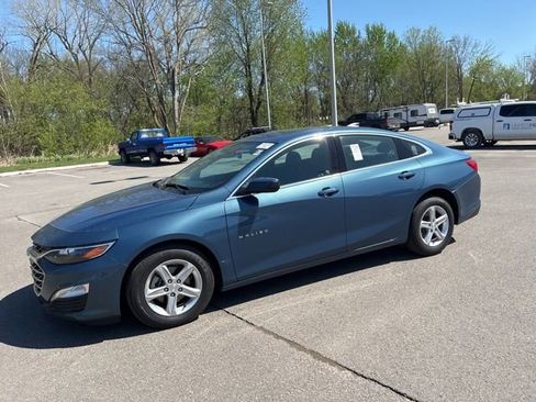 Used 2024 Chevrolet Malibu LS image 2