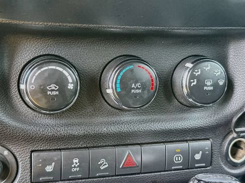 Used 2012 Jeep Wrangler Unlimited Sahara AWD/4WD image 15