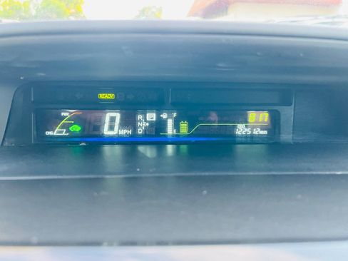 Used 2014 Toyota Prius V Three FWD image 21