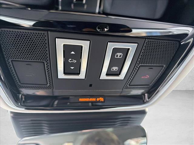Used 2025 Land Rover Range Rover Velar Dynamic SE AWD/4WD image 16