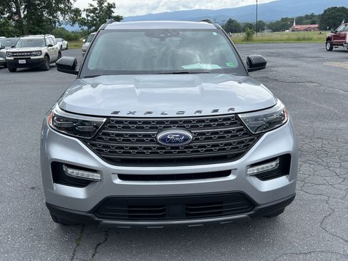 Used 2023 Ford Explorer XLT w/ Equipment Group 202A image 3